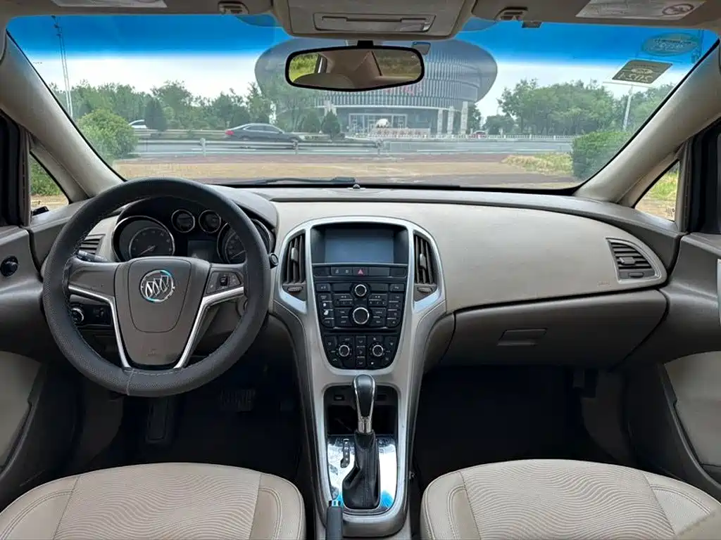 Buick Excelle 2013 — фото 9