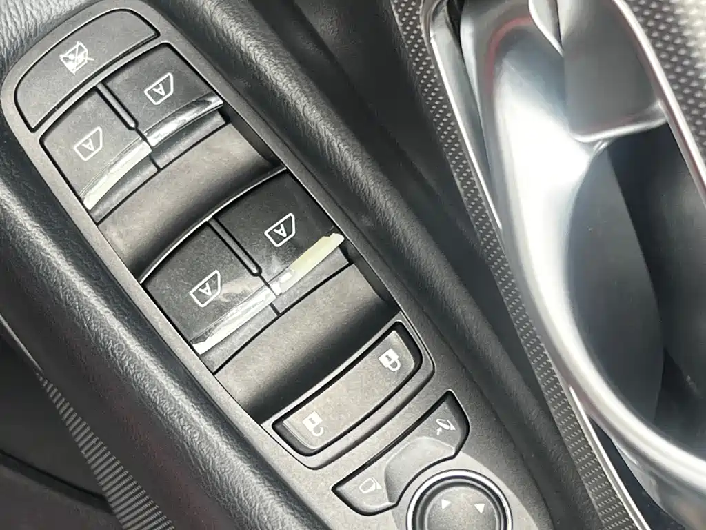 Infiniti Q50L 2015 — фото 18