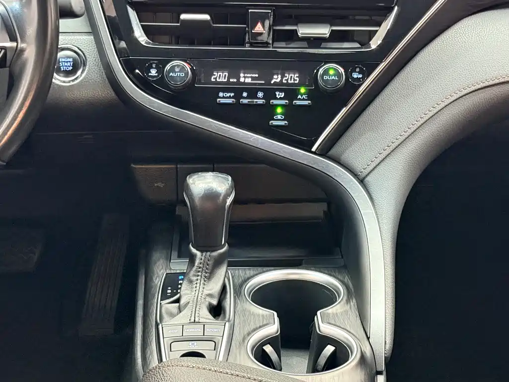 Toyota Camry 2022 — фото 16