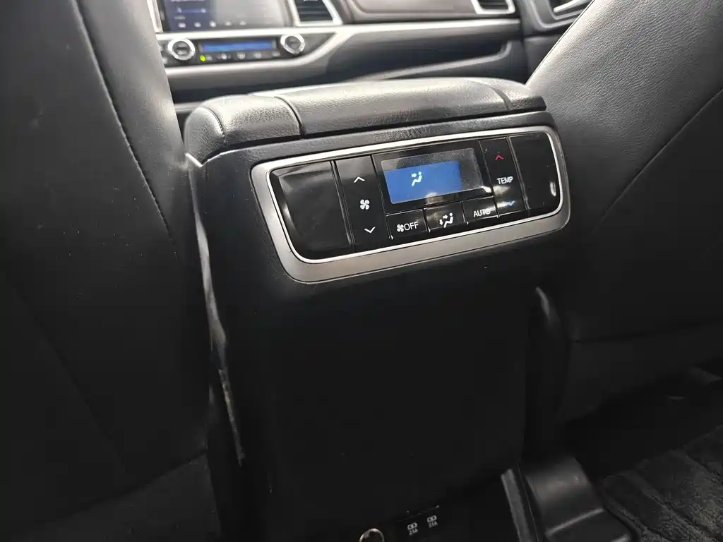 Toyota Highlander 2020 — фото 16