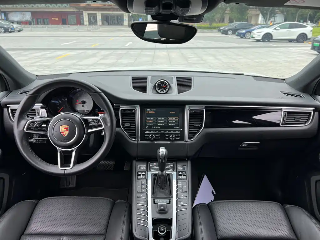 Porsche Macan 2016 — фото 15