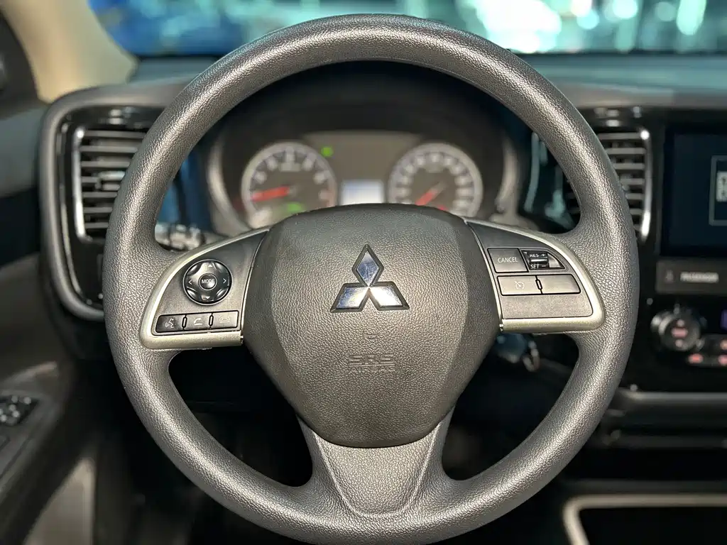 Mitsubishi Outlander 2022 — фото 11