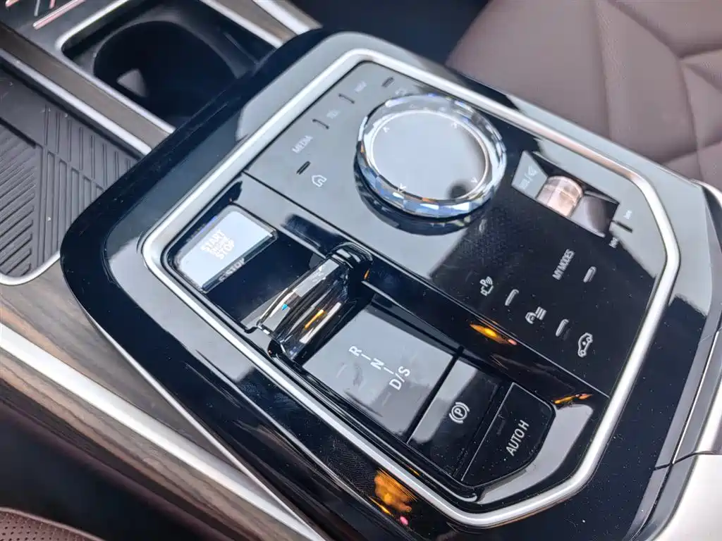 BMW 7 Series 2025 — фото 11