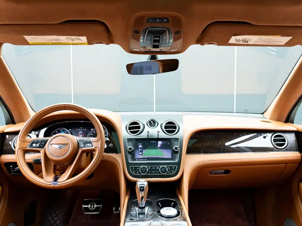 Bentley Bentayga 2019 — фото 14