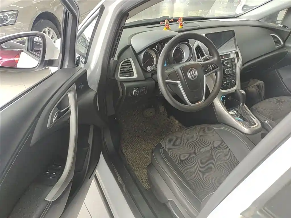 Buick Excelle 2015 — фото 16