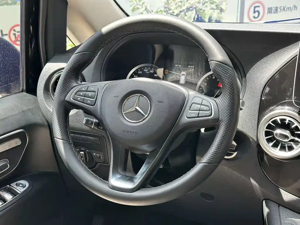 Mercedes-Benz Vito 2024 — фото 16