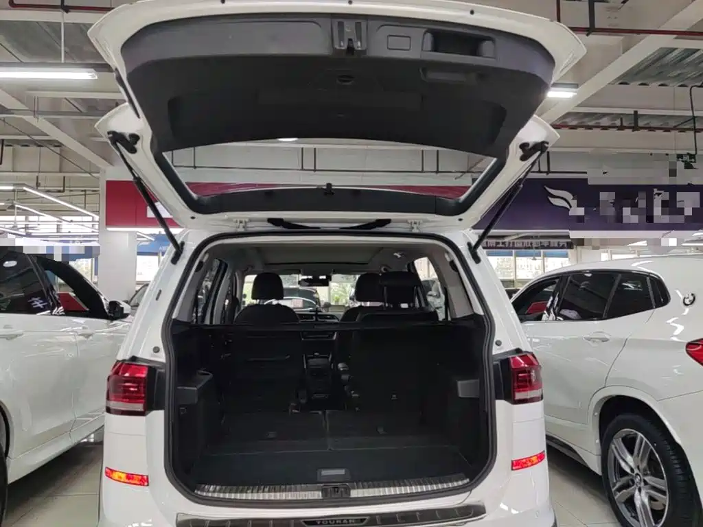 Volkswagen Touran 2018 — фото 15