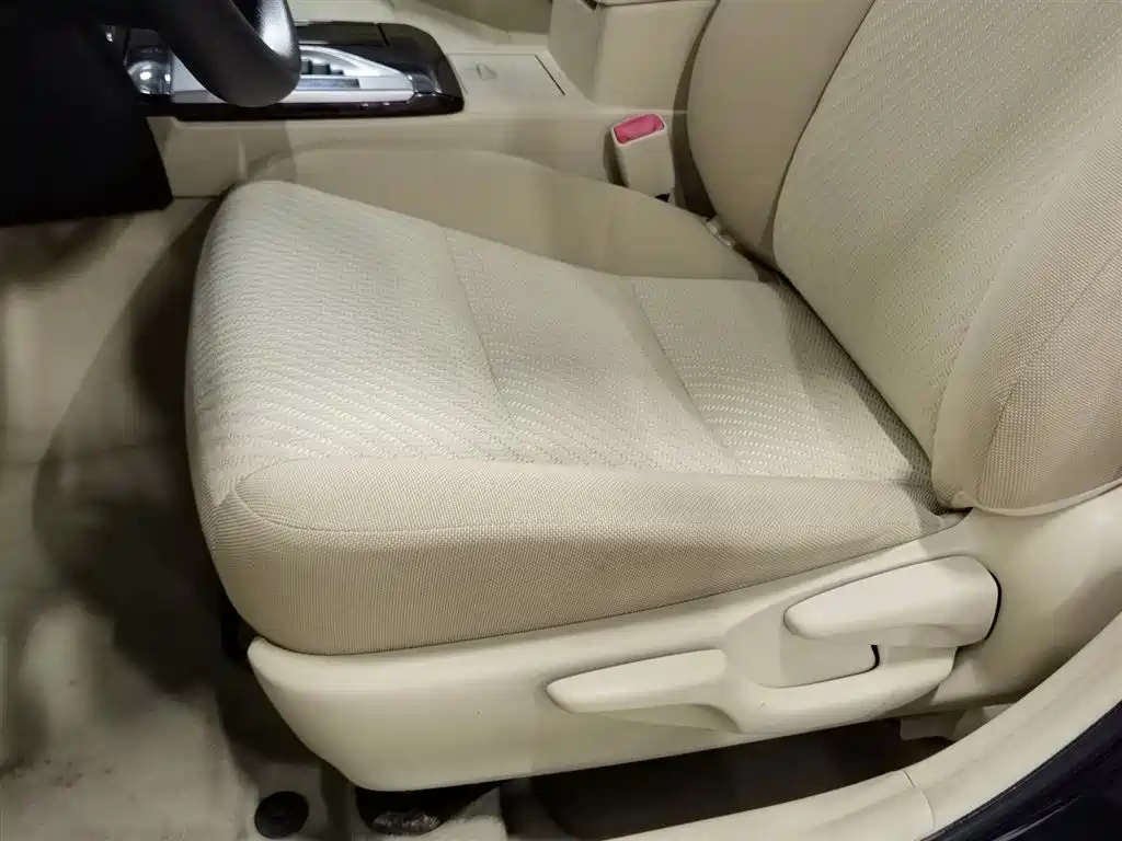 Toyota Camry 2015 — фото 20