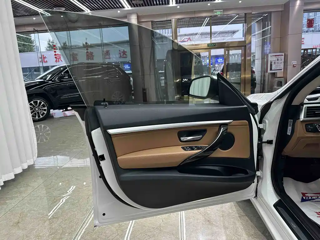 BMW 3 Series GT 2017 — фото 15