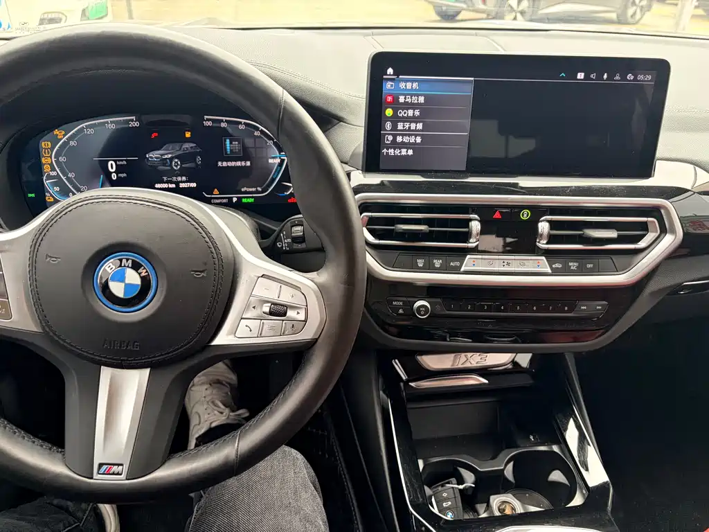 BMW iX3 2025 — фото 12