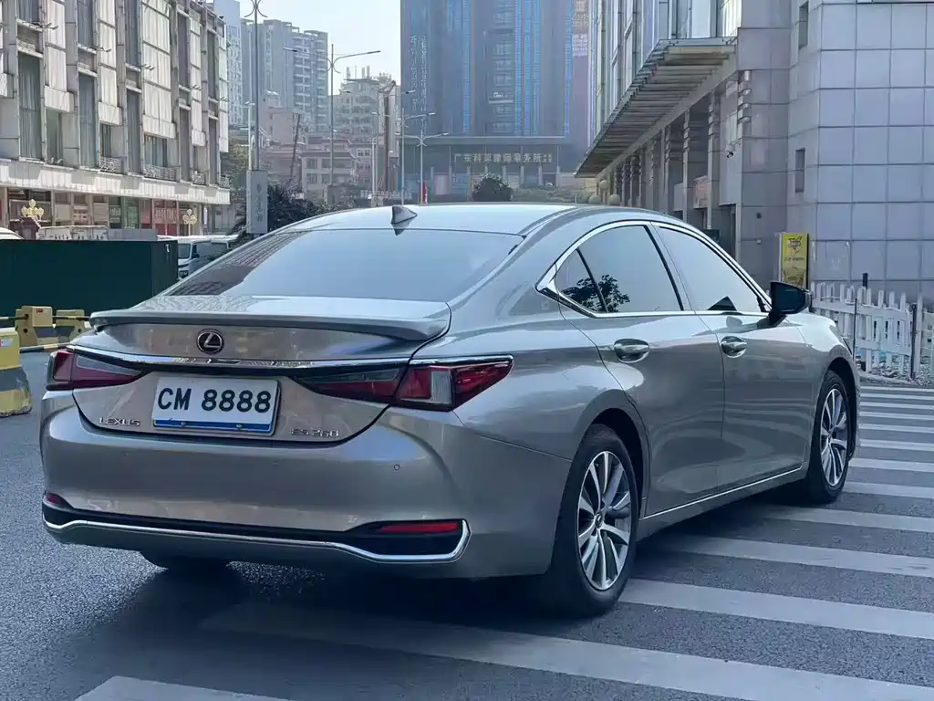Lexus ES 2019 — фото 7