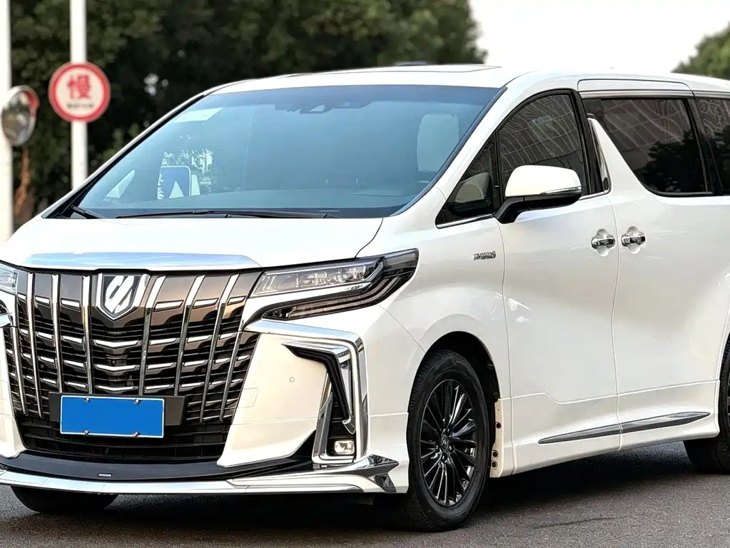 Toyota Alphard 2021 — фото 1