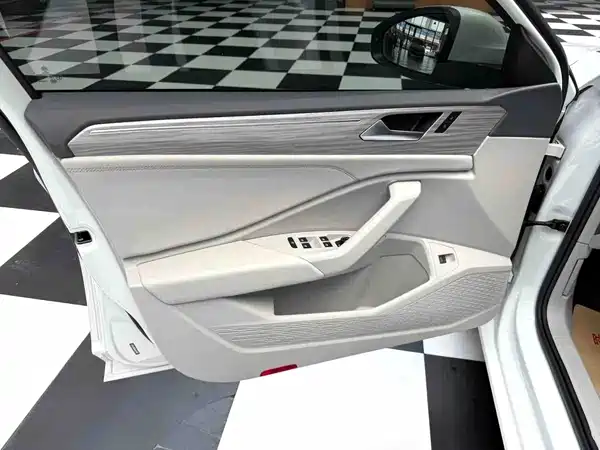 Volkswagen Sagitar 2022