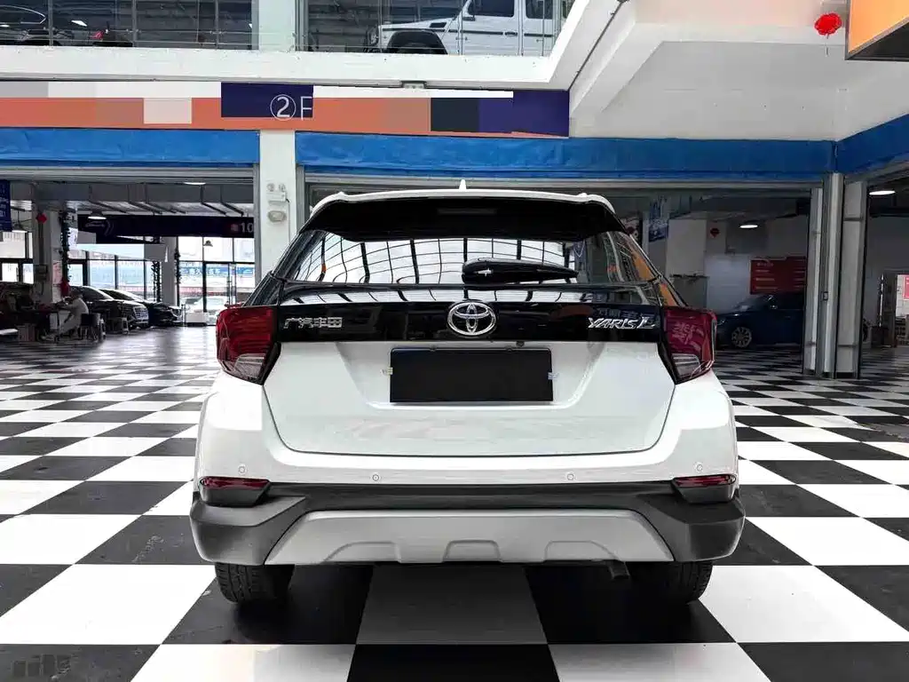 Toyota Yaris L 2022 — фото 18