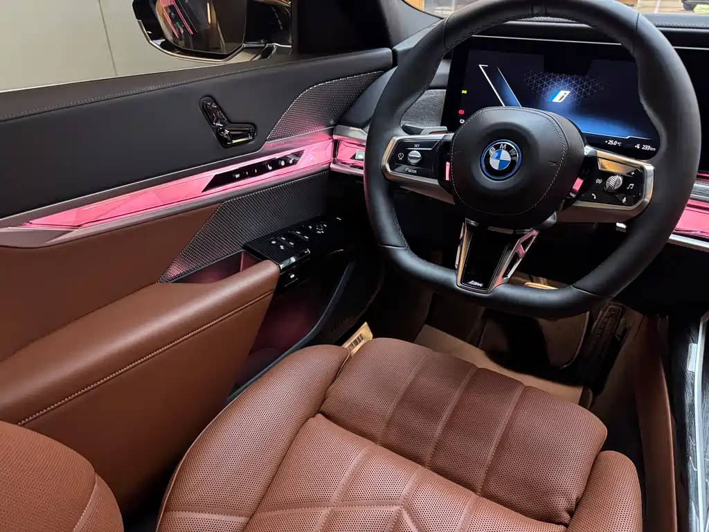 BMW i7 2023 — фото 14