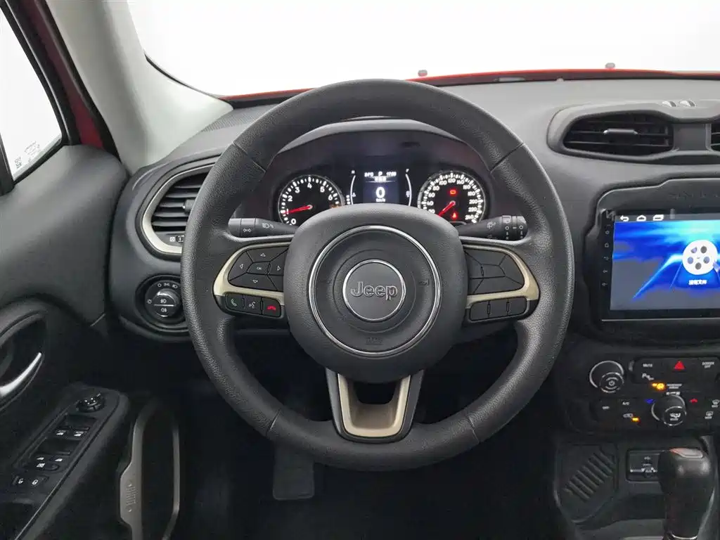 Jeep Renegade 2018 — фото 11