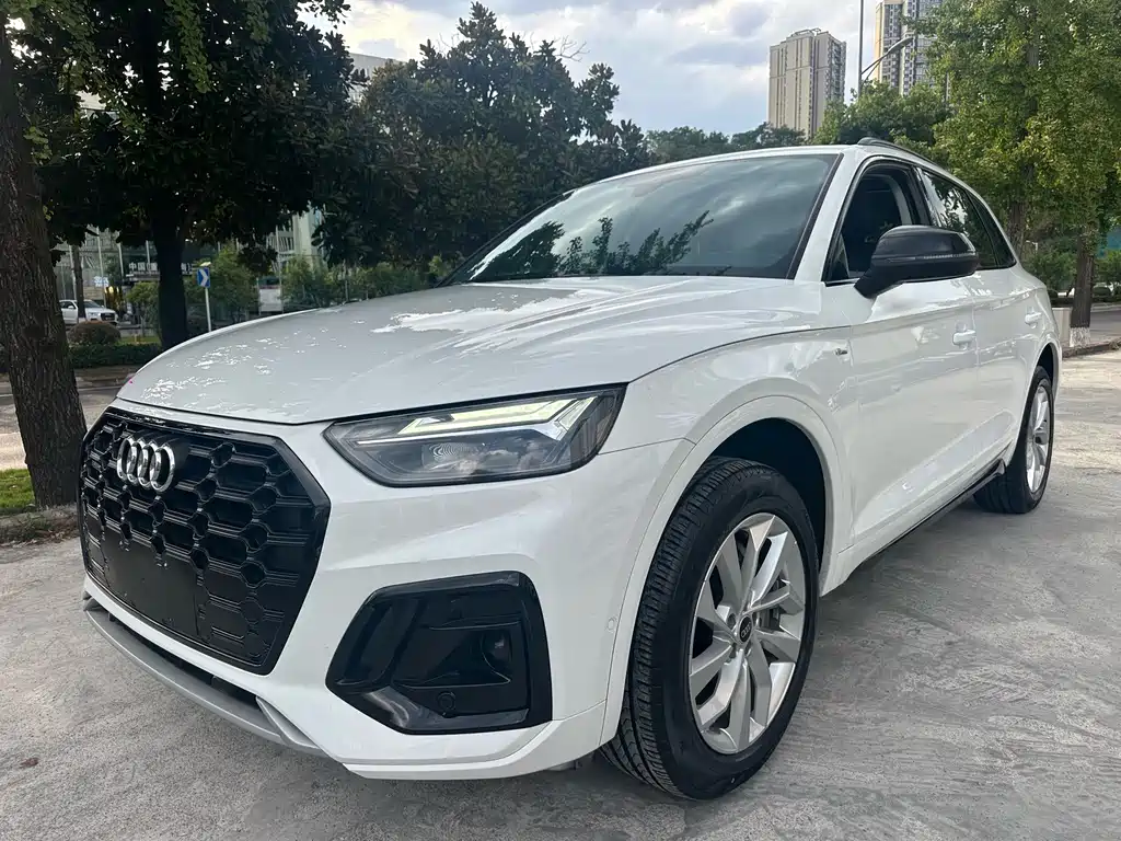 Audi Q5L 2022 — фото 1