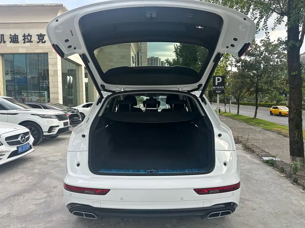 Audi Q5L 2022 — фото 12
