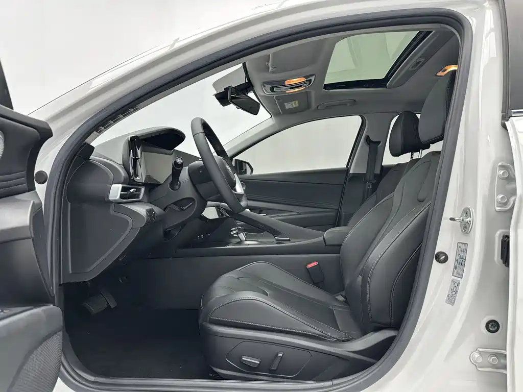 Hyundai Elantra 2022