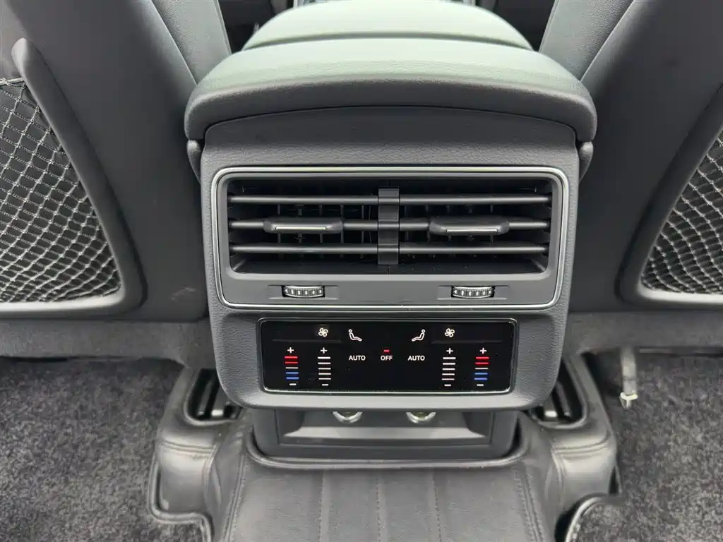 Audi Q7 2021 — фото 13