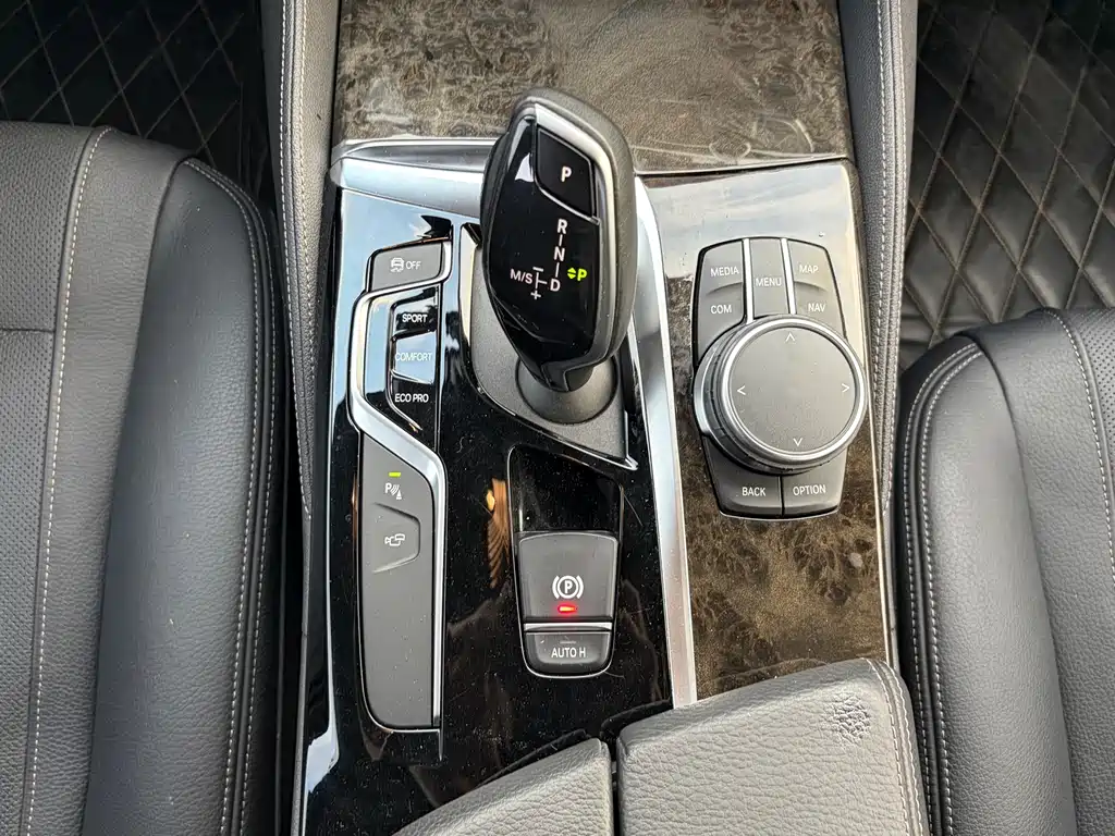 BMW 5 Series 2019 — фото 17