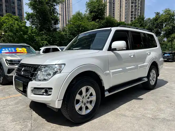 Mitsubishi Pajero 2020