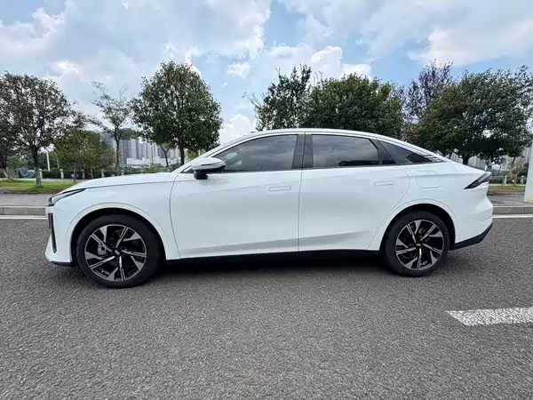 Geely Galaxy L6 2024