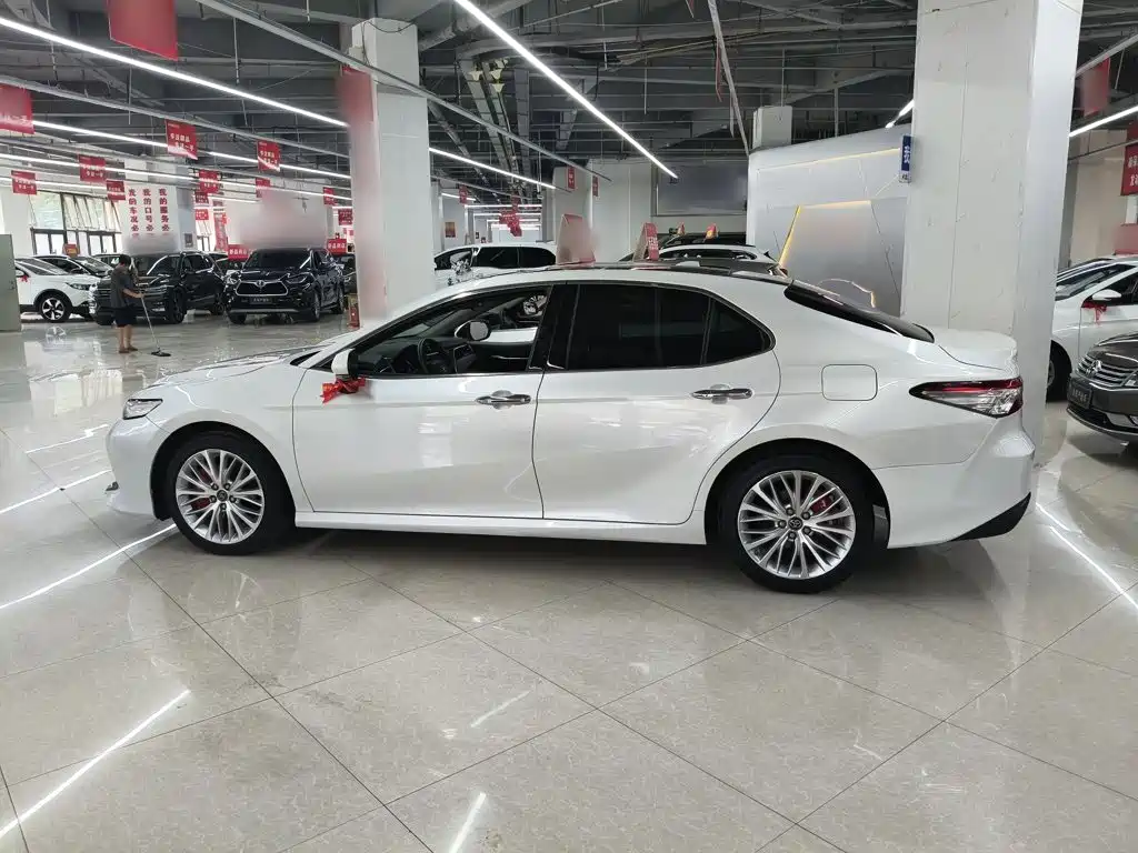 Toyota Camry 2020 — фото 15