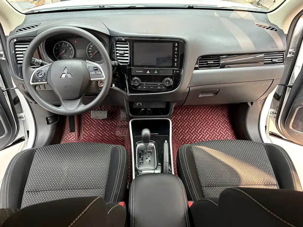 Mitsubishi Outlander 2022 — фото 11