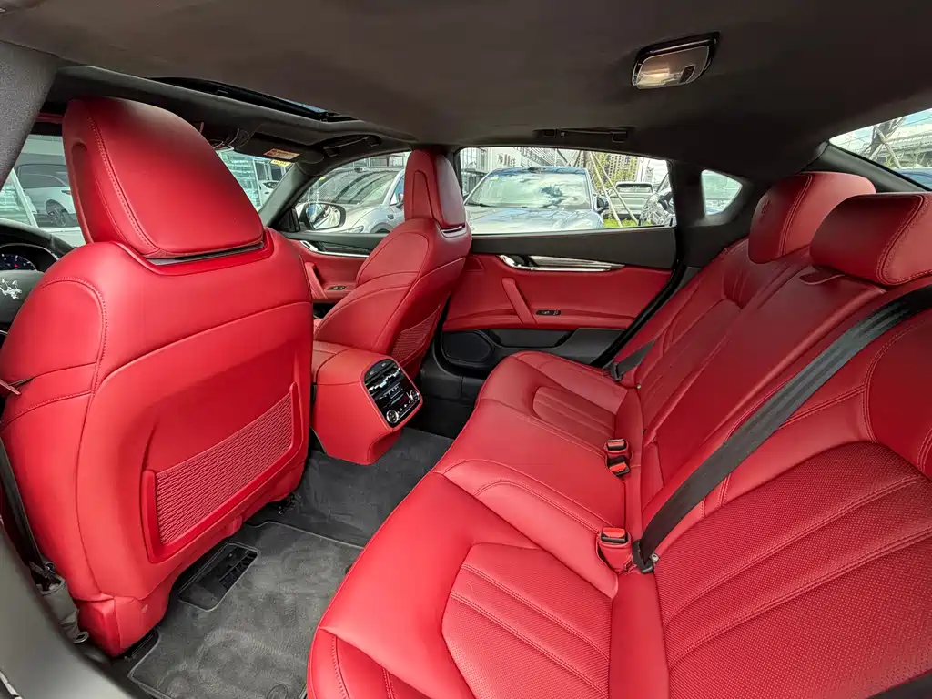 Maserati Quattroporte 2018 — фото 8