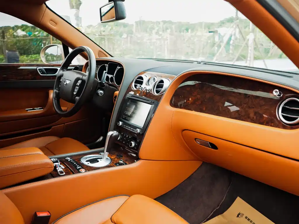 Bentley Flying Spur 2013 — фото 25