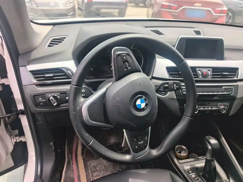 BMW X1 2018 — фото 15