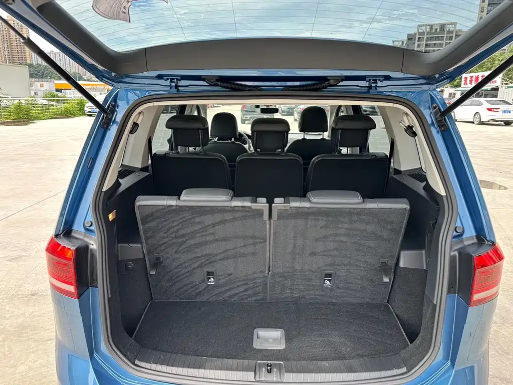Volkswagen Touran 2022 — фото 20