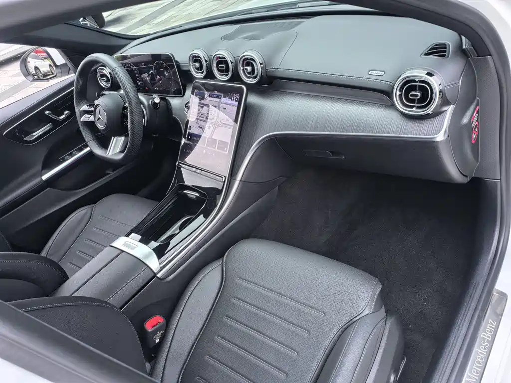 Mercedes-Benz C-Class 2024 — фото 11