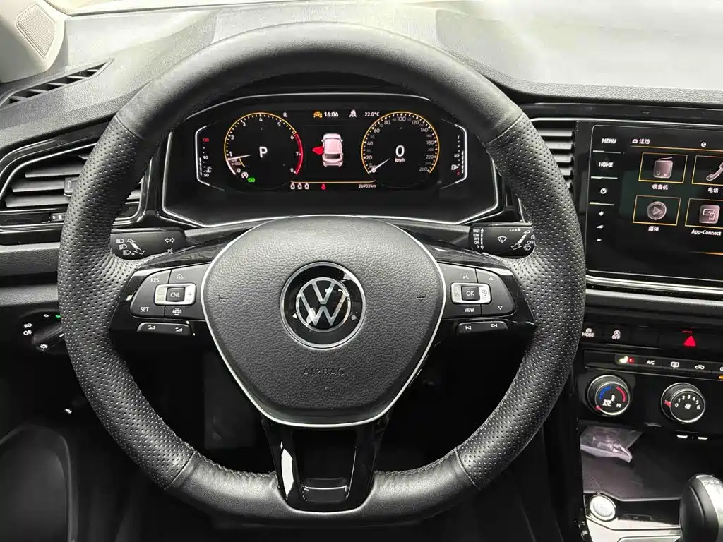 Volkswagen T-Roc 2022 — фото 3