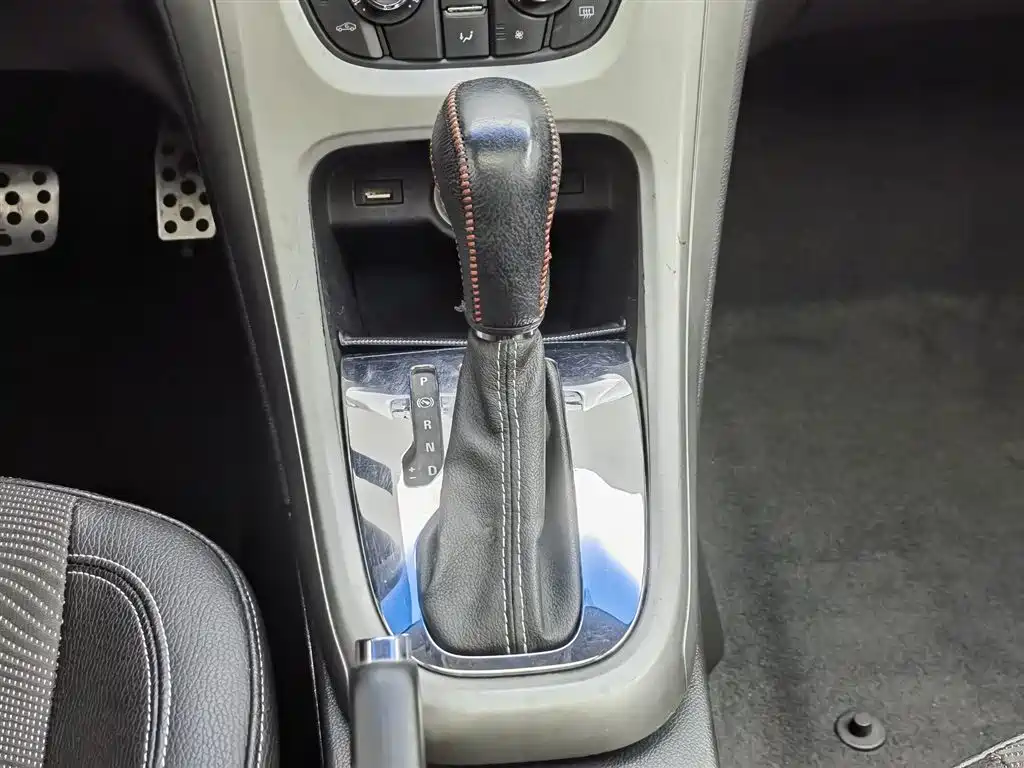 Buick Excelle 2014 — фото 13