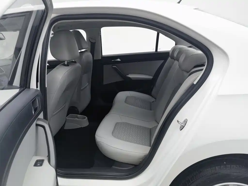 Skoda Rapid 2016 — фото 15