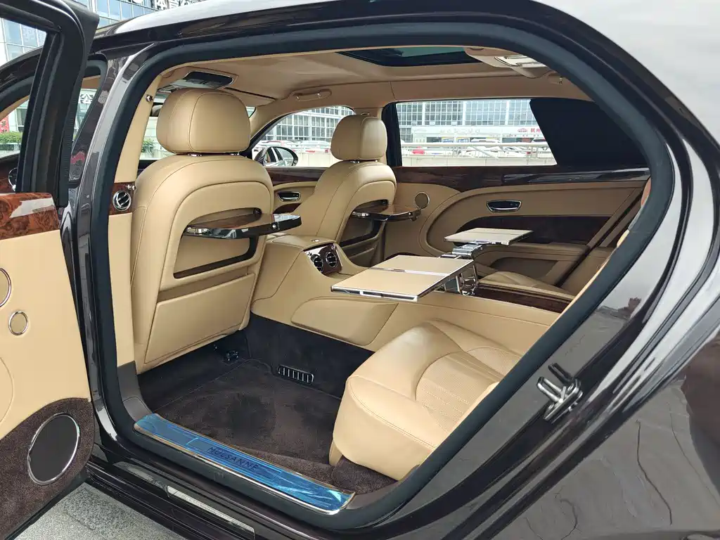 Bentley Mulsanne 2019 — фото 19
