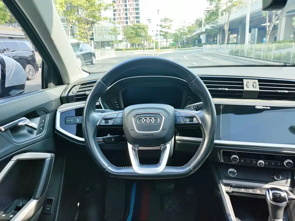Audi Q3 2021 — фото 12
