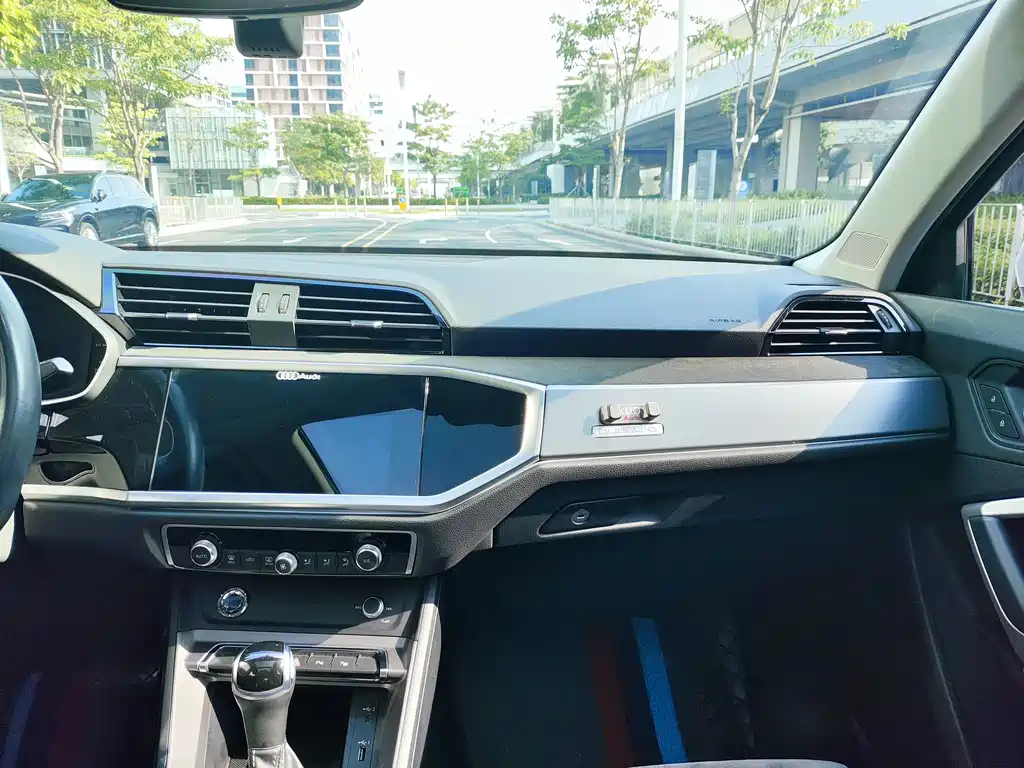 Audi Q3 2021 — фото 13