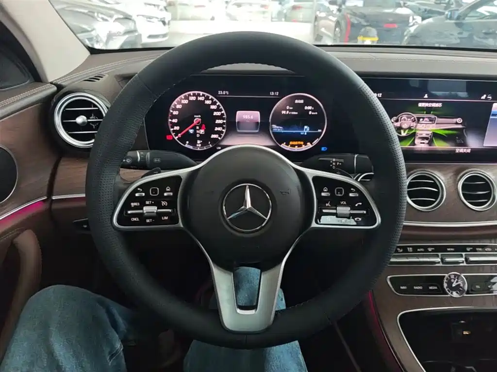 Mercedes-Benz E-Class 2020 — фото 11