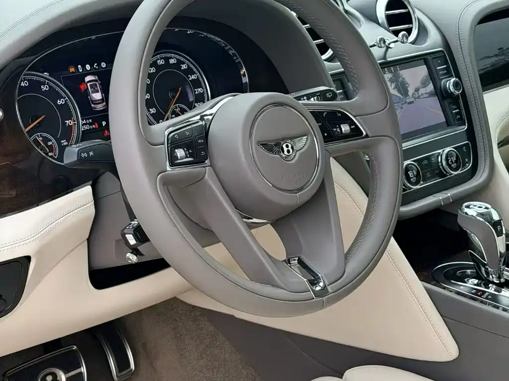 Bentley Bentayga 2019 — фото 12