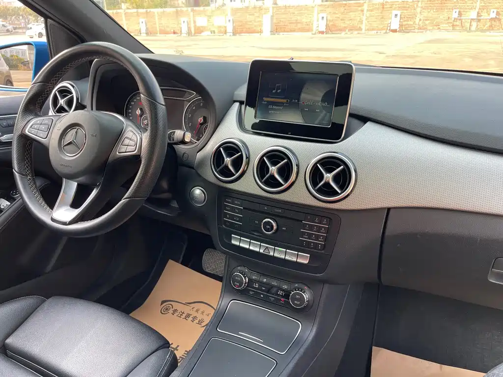 Mercedes-Benz B-Class 2016 — фото 11