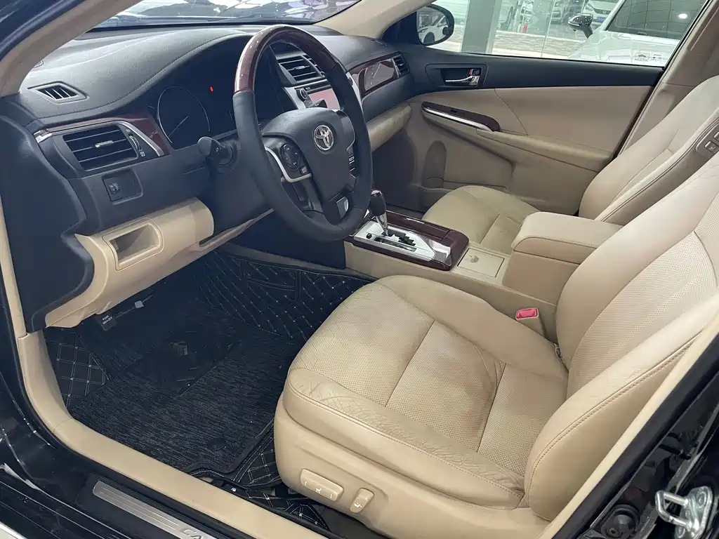 Toyota Camry 2013 — фото 4