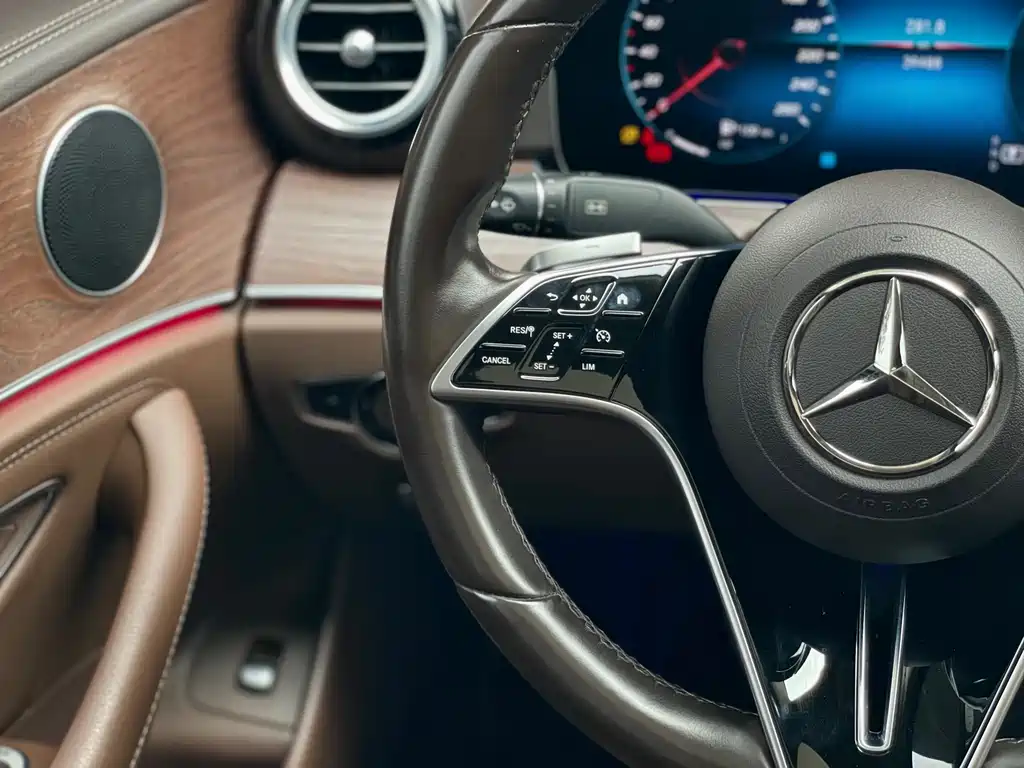 Mercedes-Benz E-Class 2022 — фото 24