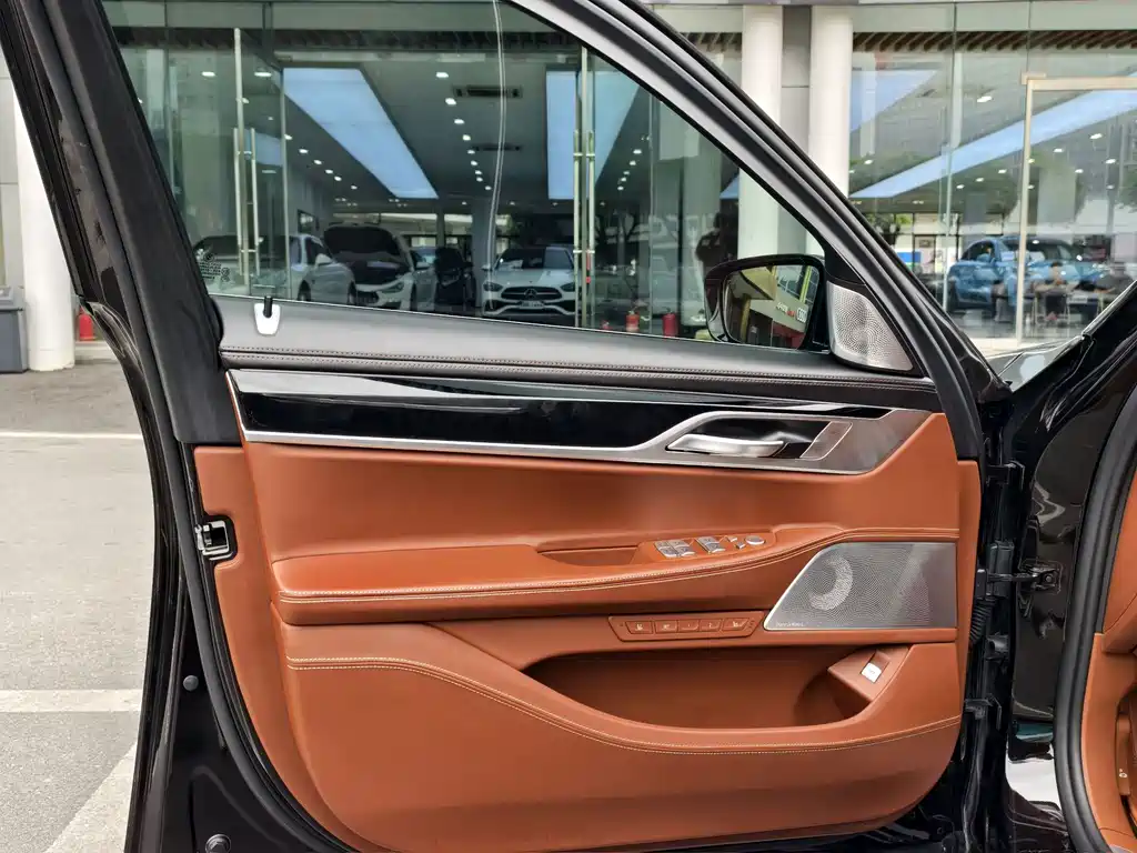 BMW 7 Series 2018 — фото 10