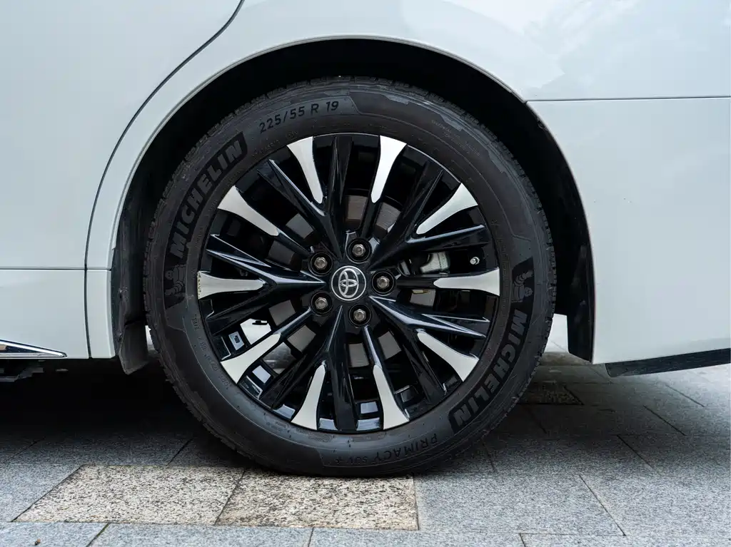 Toyota Vellfire 2023 — фото 11