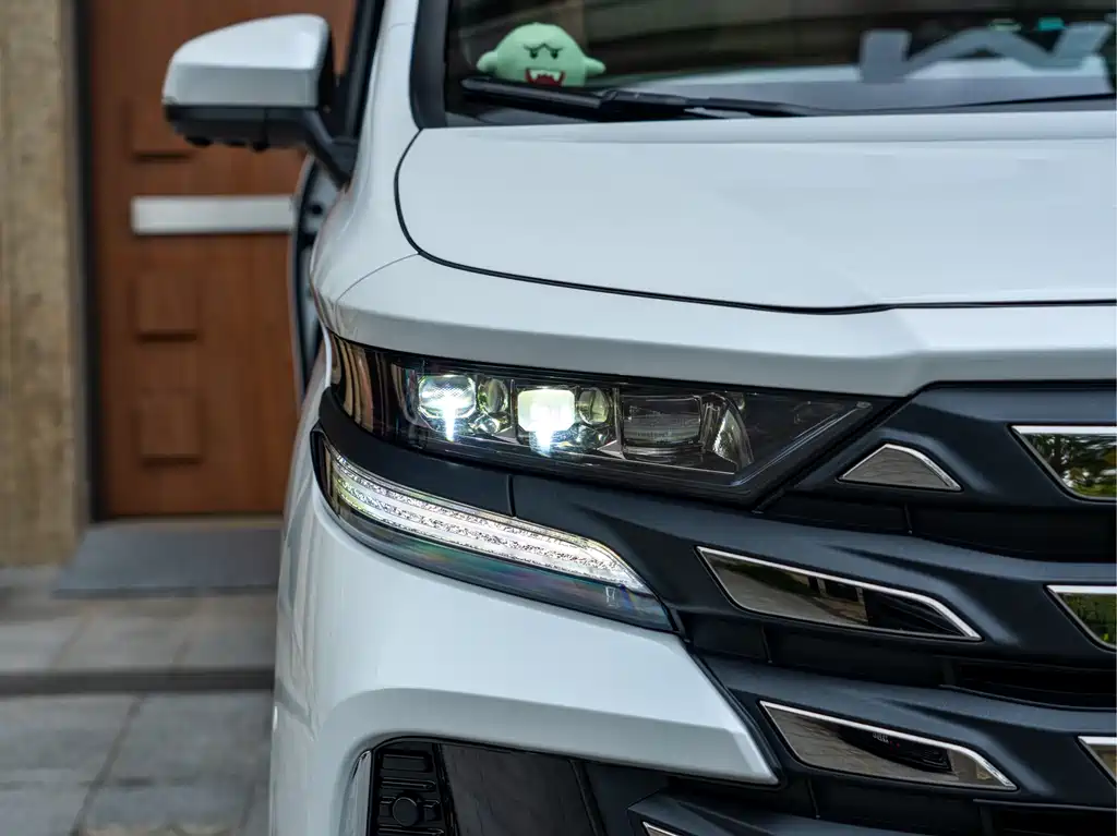 Toyota Vellfire 2023 — фото 14