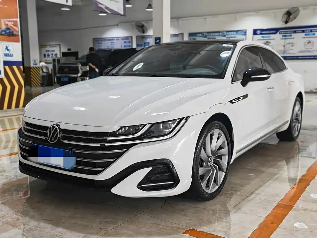 Volkswagen CC 2023 — фото 1