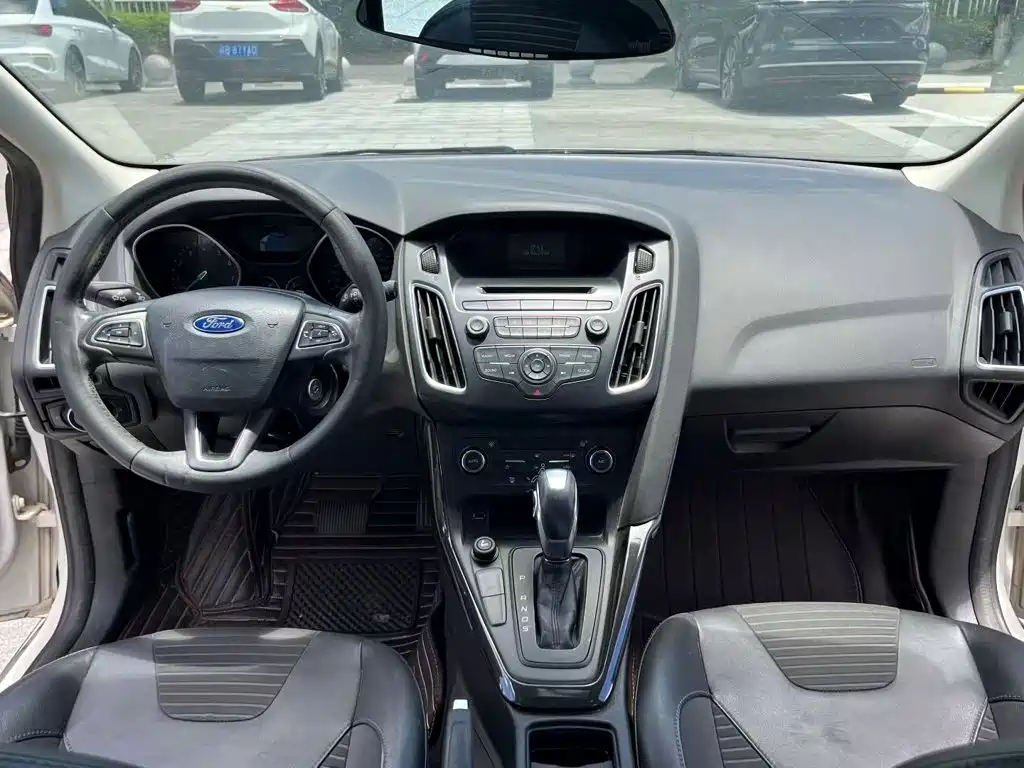 Ford Focus 2016 — фото 13